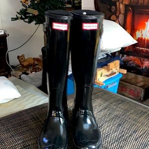 Gloss hunter boots black US size 9